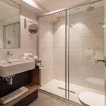 Glanz & Glory Hotel 4*