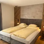 Glanz&Glory Hotel 4*