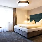 Glanz & Glory Hotel 4*
