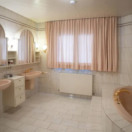 Glanz & Glory Hotel Hotel 4*