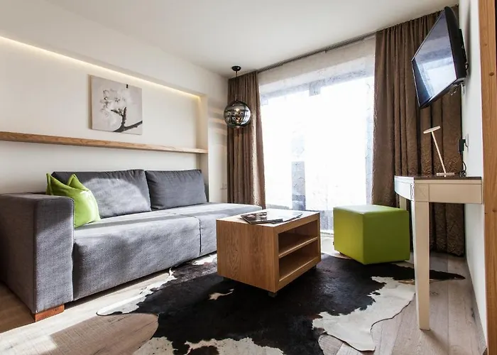 Glanz & Glory Hotel 4*