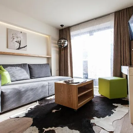 Glanz & Glory Hotel 4*