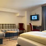 Glanz & Glory Hotel Отель Зёльден
