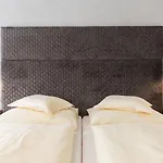Glanz & Glory Hotel Отель